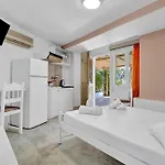 아파트 Tasoula With Garden View *