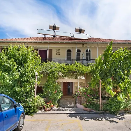 Appartement Tasoula With Garden View